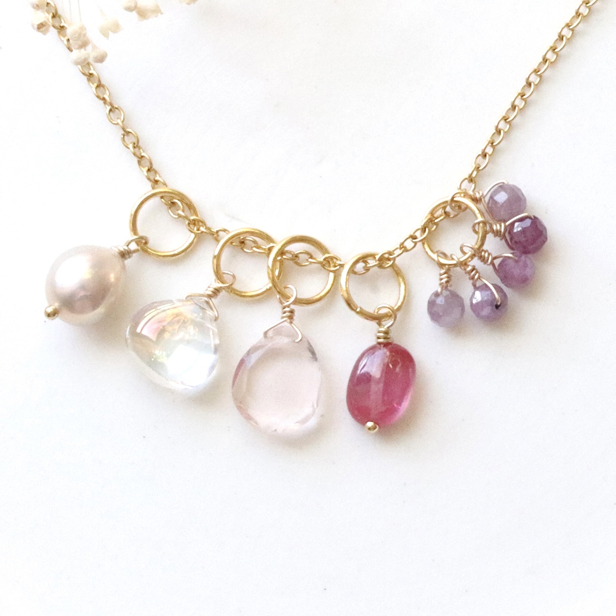 「Bloom Pink」5つの天然石チャーム 着せ替えネックレス｜サージカルステンレス